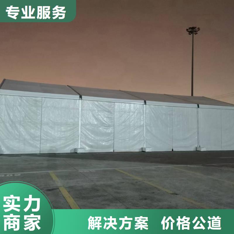这是一座面积接近1800平方米的楼顶装配式马术篷房案例(图1)