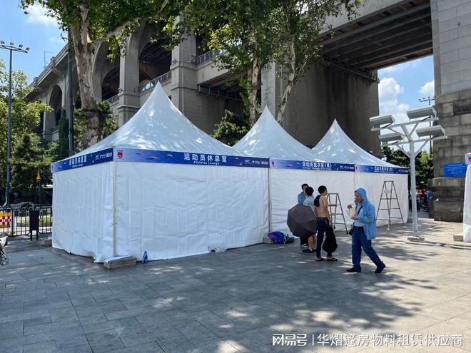 商丘尖顶篷房出租公司的篷房不仅有白色还有红色