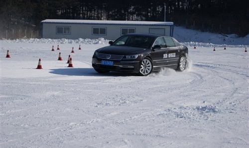 河南国际汽车 新辉腾冰雪试驾极限体验