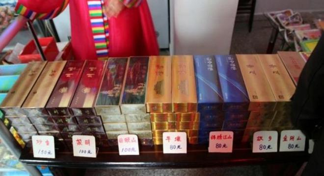 朝鲜男人烟不离手金正恩抽什么牌子的香烟？一包烟的价格是多少(图5)
