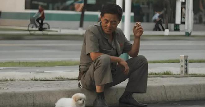 朝鲜男人烟不离手金正恩抽什么牌子的香烟？一包烟的价格是多少(图2)