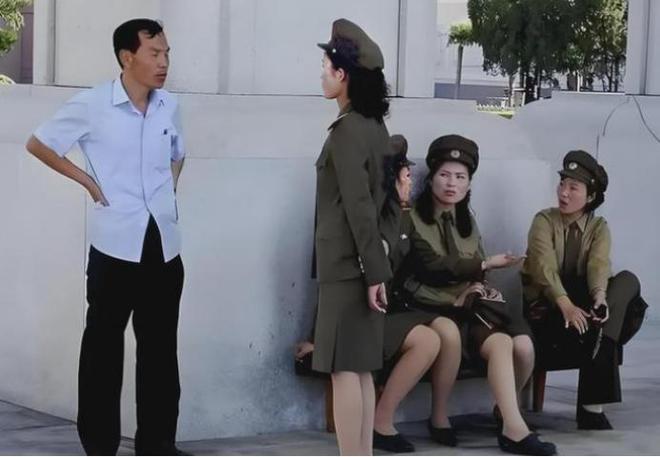 朝鲜男人烟不离手金正恩抽什么牌子的香烟？一包烟的价格是多少(图10)