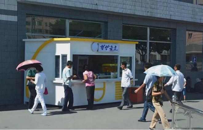 朝鲜男人烟不离手金正恩抽什么牌子的香烟？一包烟的价格是多少(图8)