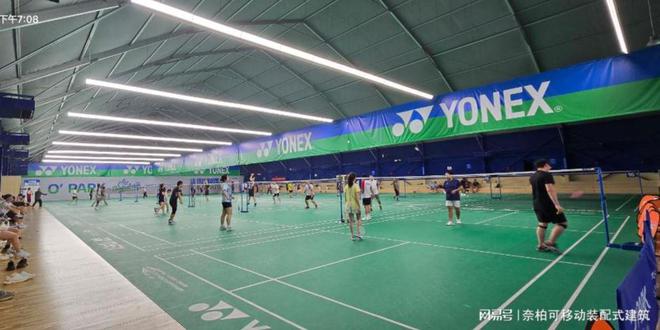 楼顶天台变羽毛球馆城市新玩法！